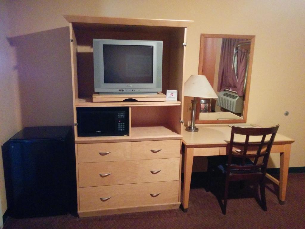 Budget Host Inn Гейнсвил Екстериор снимка