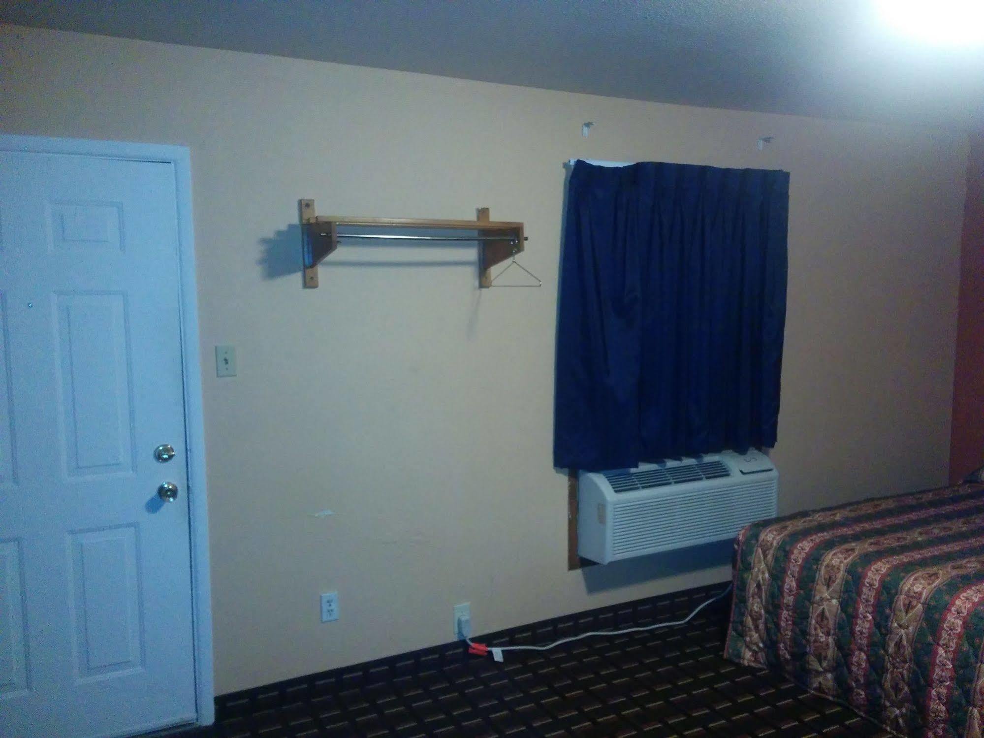 Budget Host Inn Гейнсвил Екстериор снимка